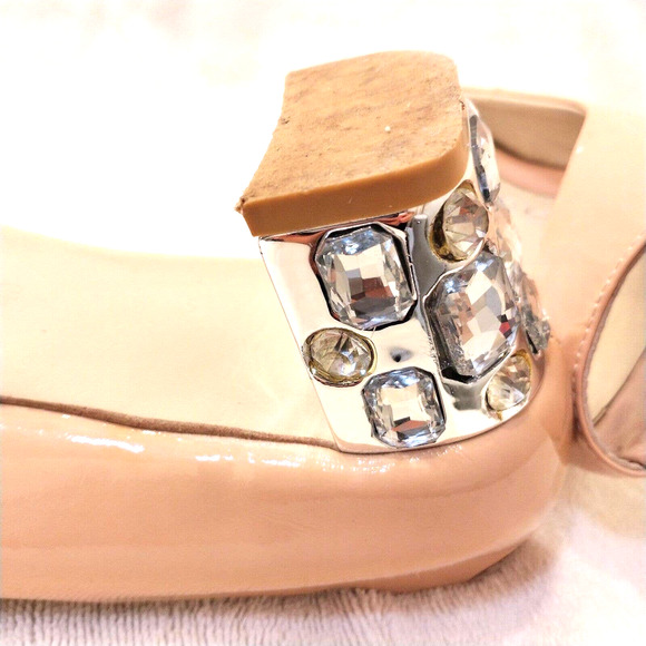 Miu Miu JEWELED HEELS Open Toe Pumps Patent Leather Tan Beige Sz 40 Wedding Prom - Picture 11 of 16